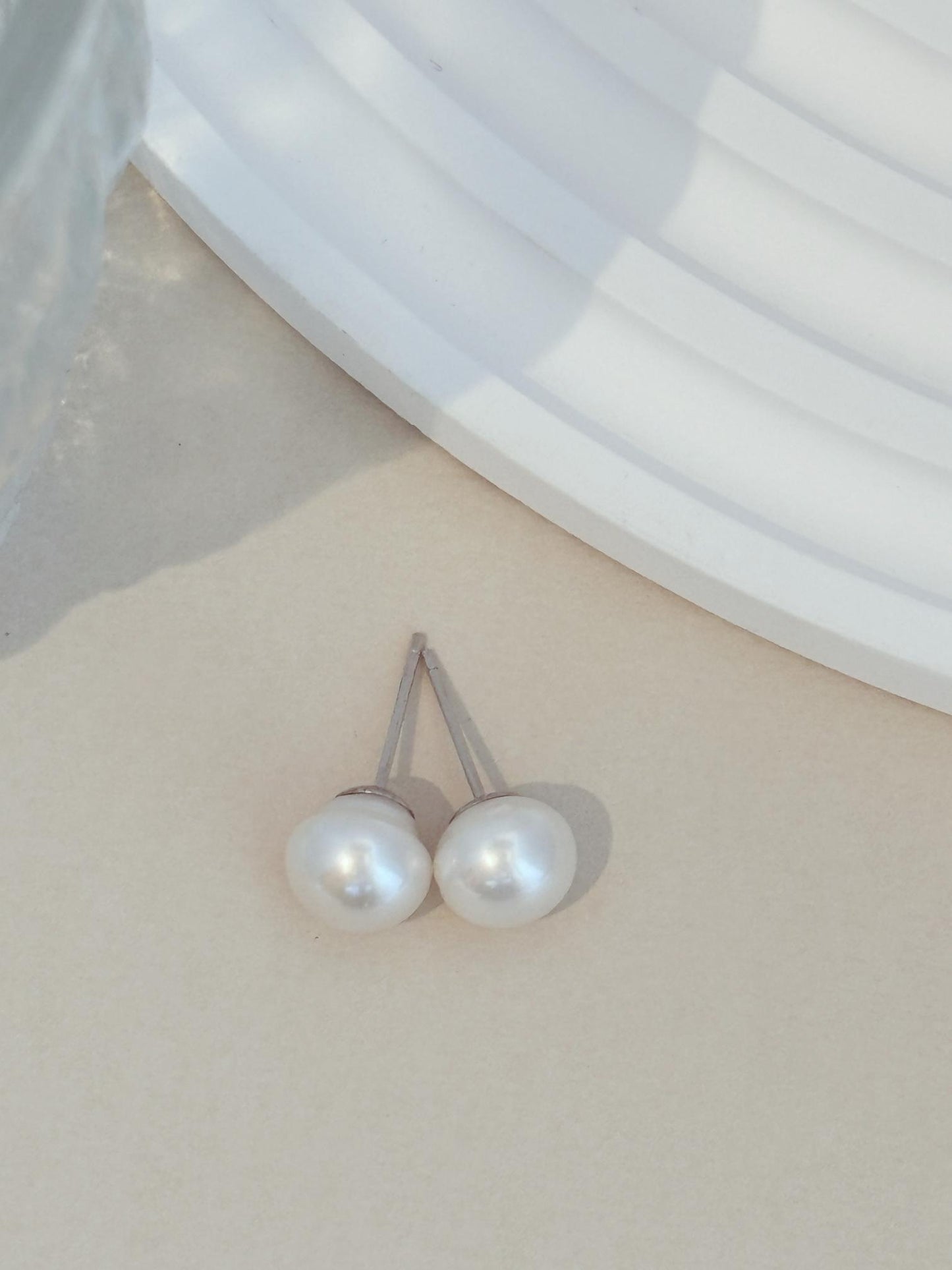 Handcrafted cute bread pearls stud with 925silver accessorie