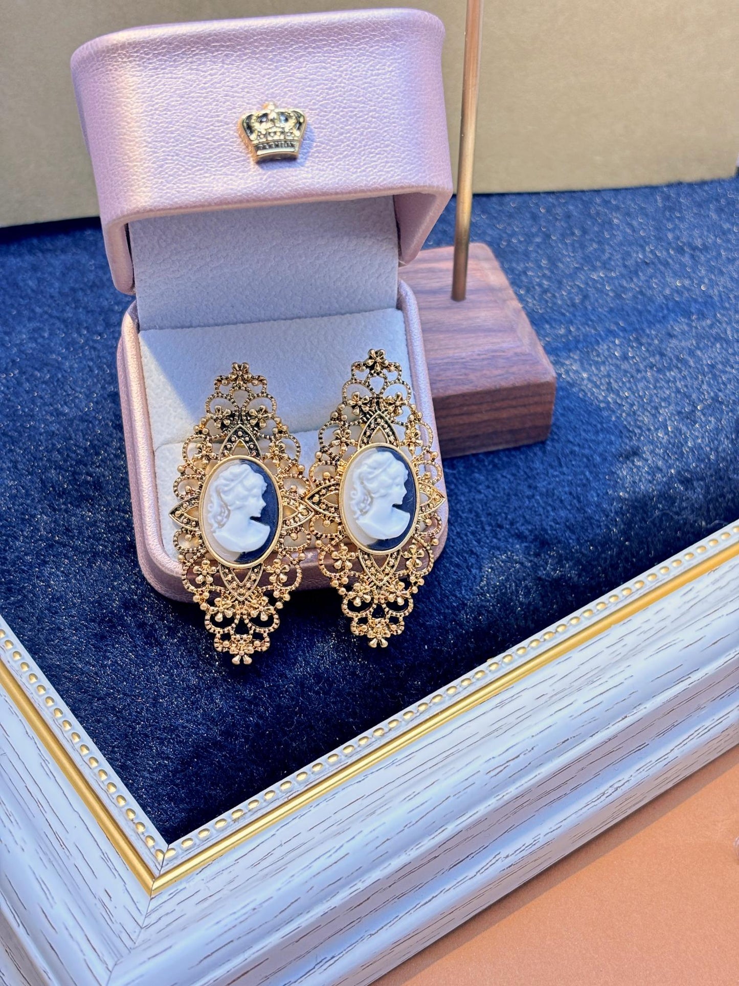 Vintage queen earrings