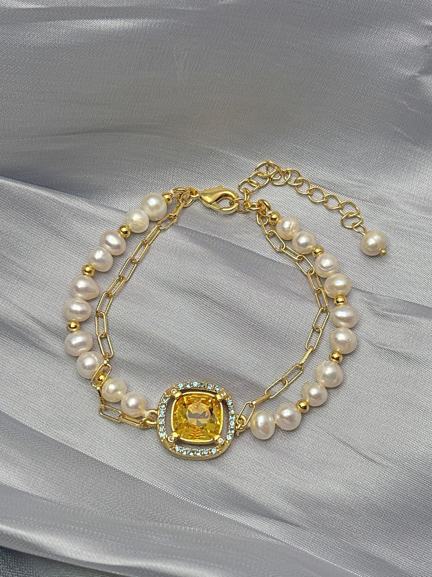 Natural Freshwater Pearl with 18K gold plated bracelets
