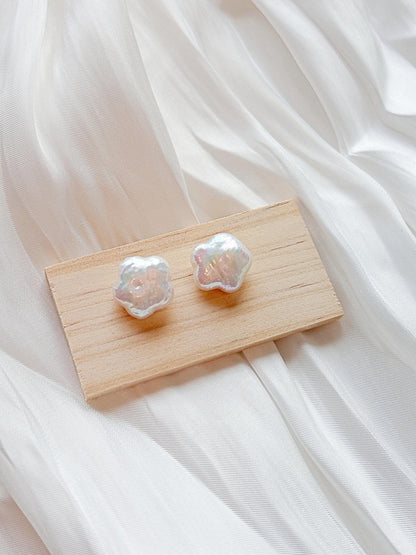 Natural baroque flower pearls stud