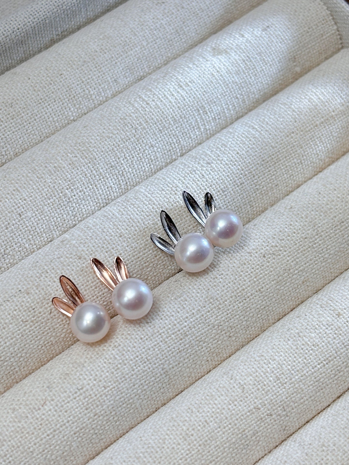 Handcrafted cute rabbit pearls stud with 925silver accessorie